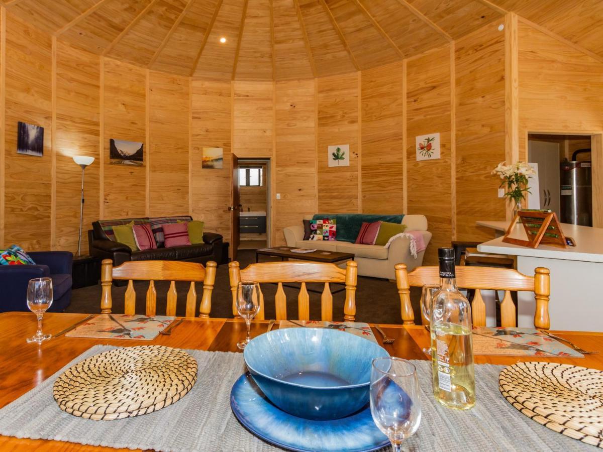 The Snowglobe - Ohakune Modern Yurt Style Chalet ภายนอก รูปภาพ