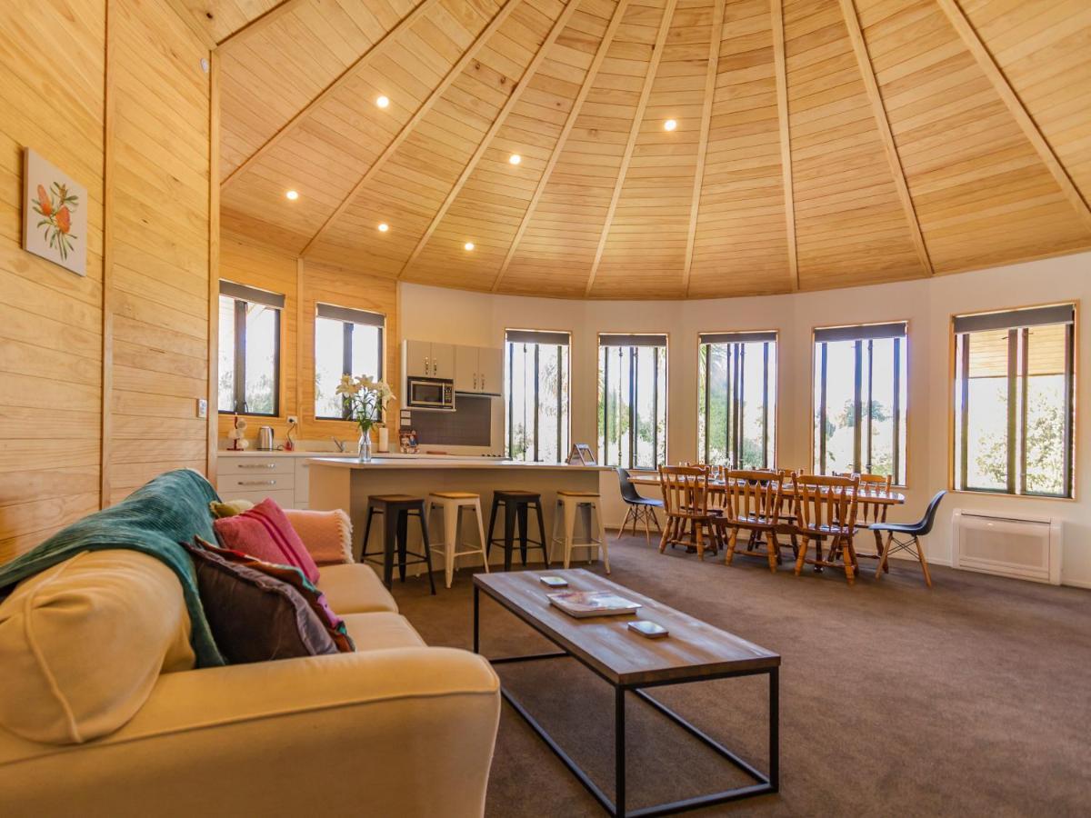 The Snowglobe - Ohakune Modern Yurt Style Chalet ภายนอก รูปภาพ